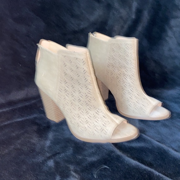 Open toe taupe block heels - Picture 2 of 4